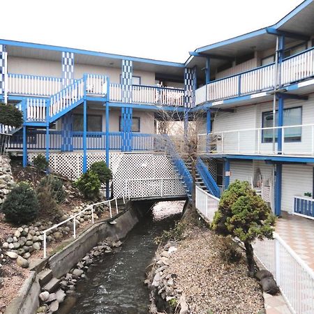 Blue Stream Motel Вернон Екстер'єр фото