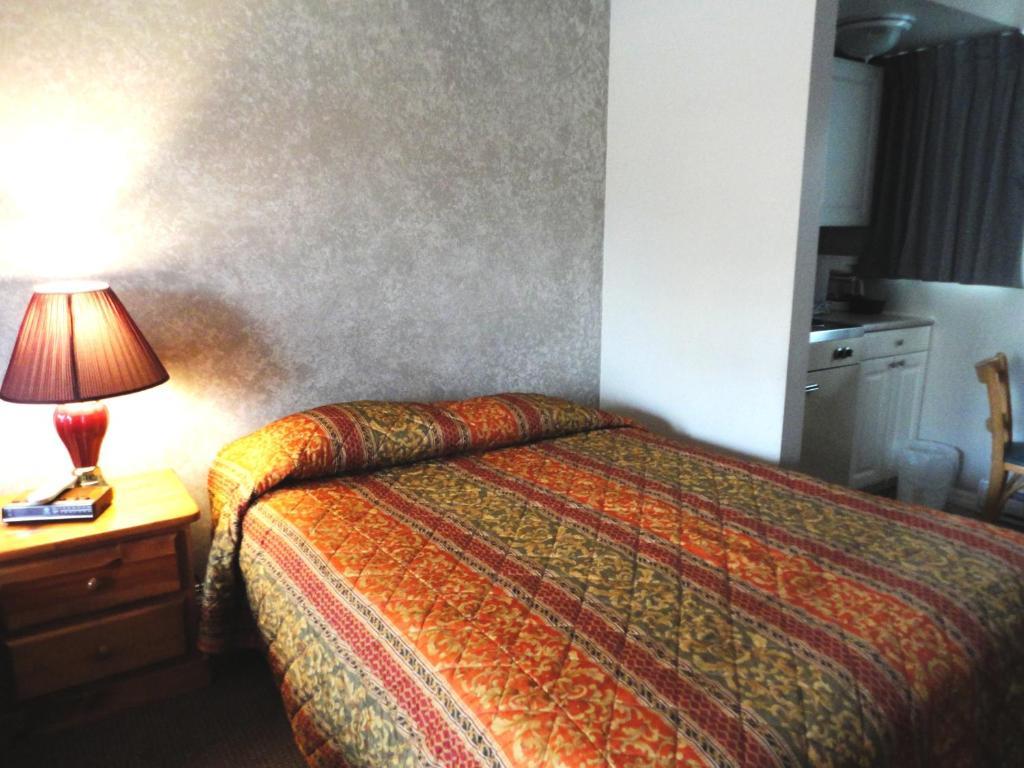 Blue Stream Motel Вернон Екстер'єр фото