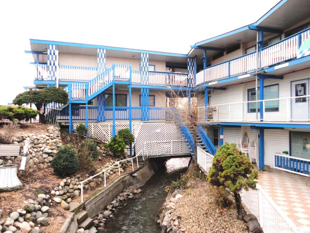 Blue Stream Motel Вернон Екстер'єр фото
