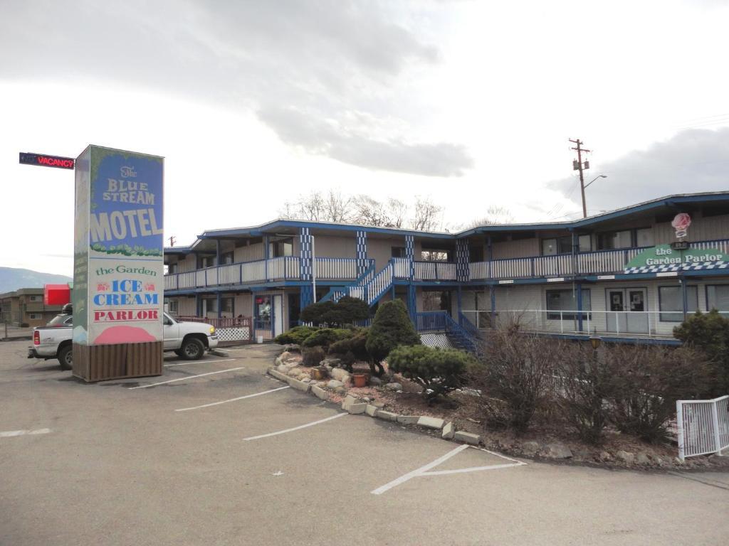 Blue Stream Motel Вернон Екстер'єр фото