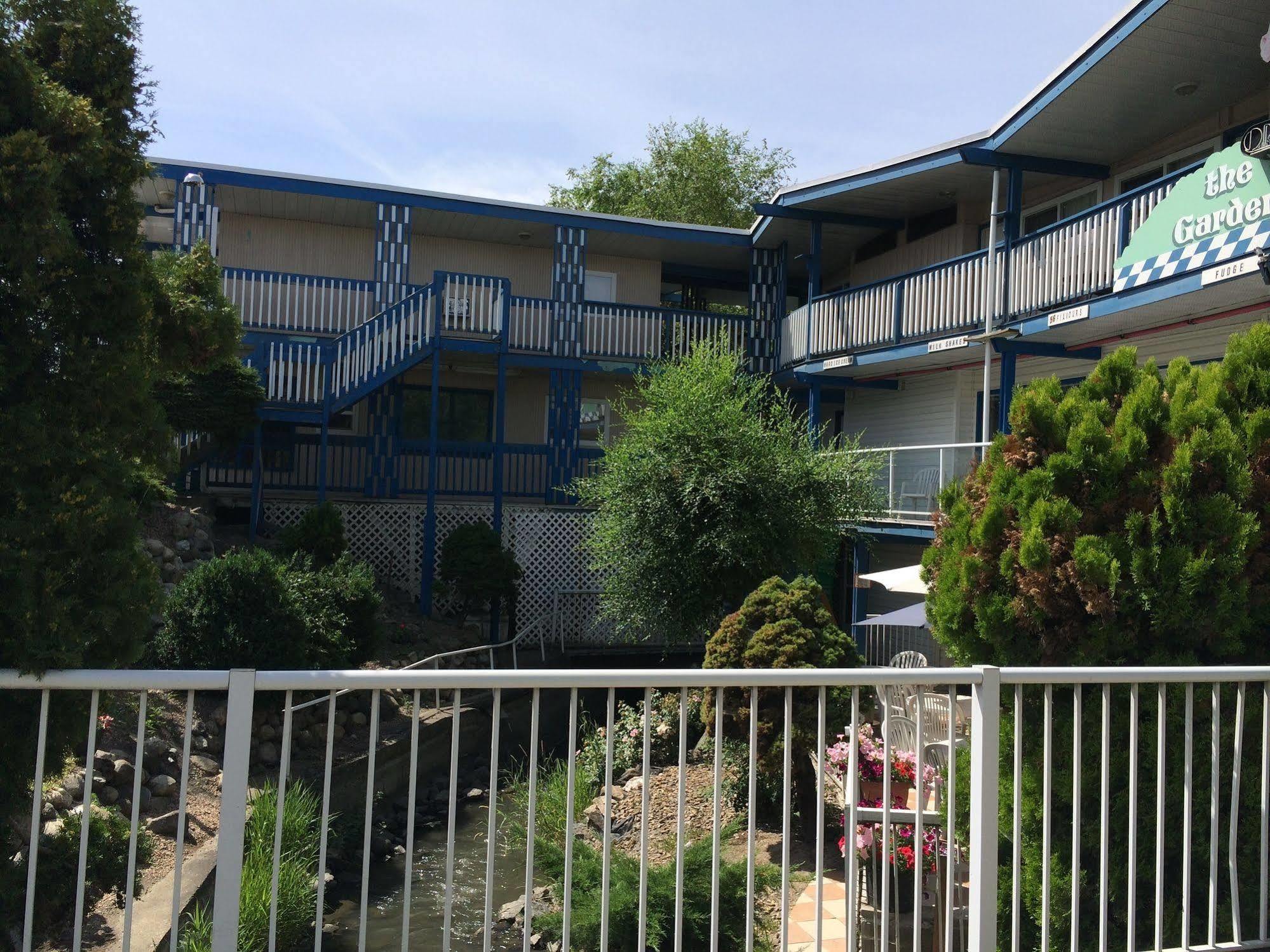 Blue Stream Motel Вернон Екстер'єр фото