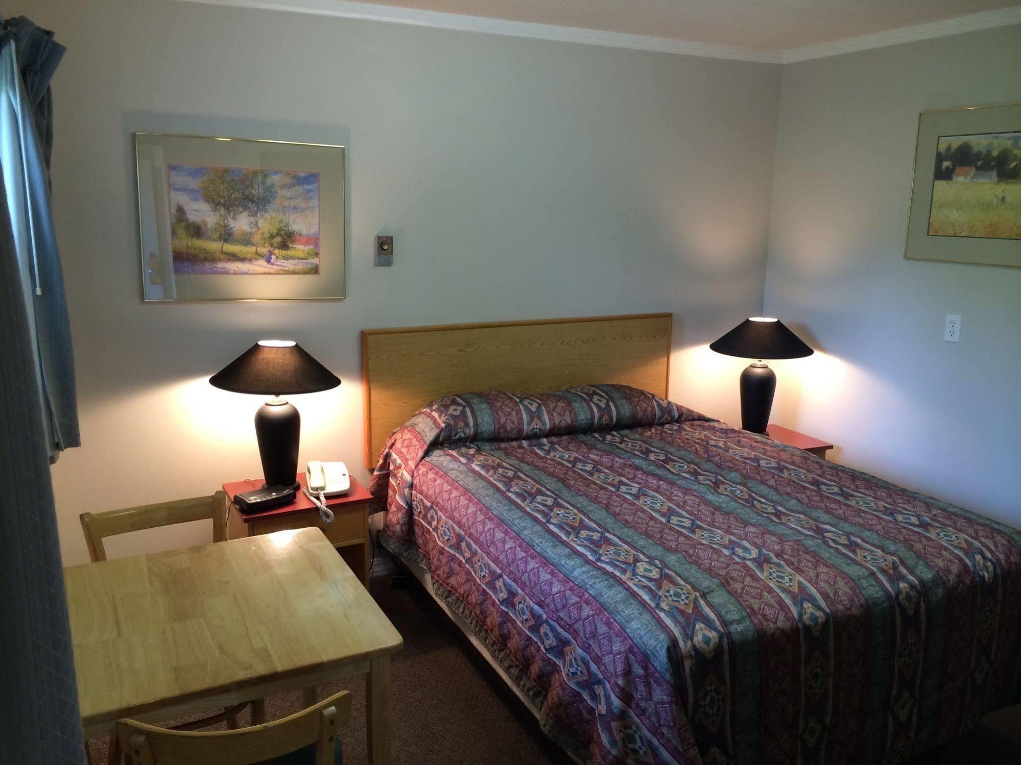 Blue Stream Motel Вернон Екстер'єр фото