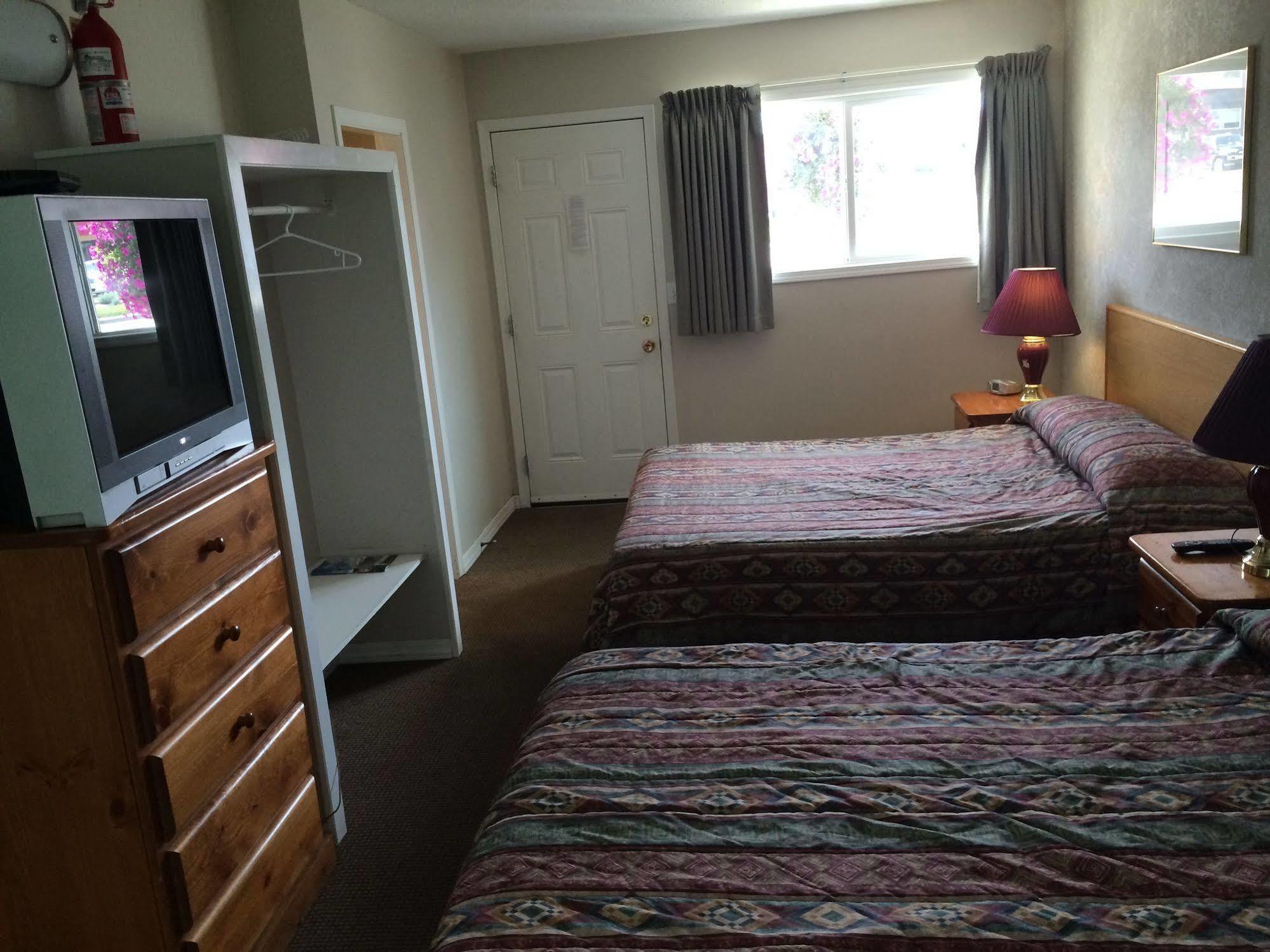 Blue Stream Motel Вернон Екстер'єр фото