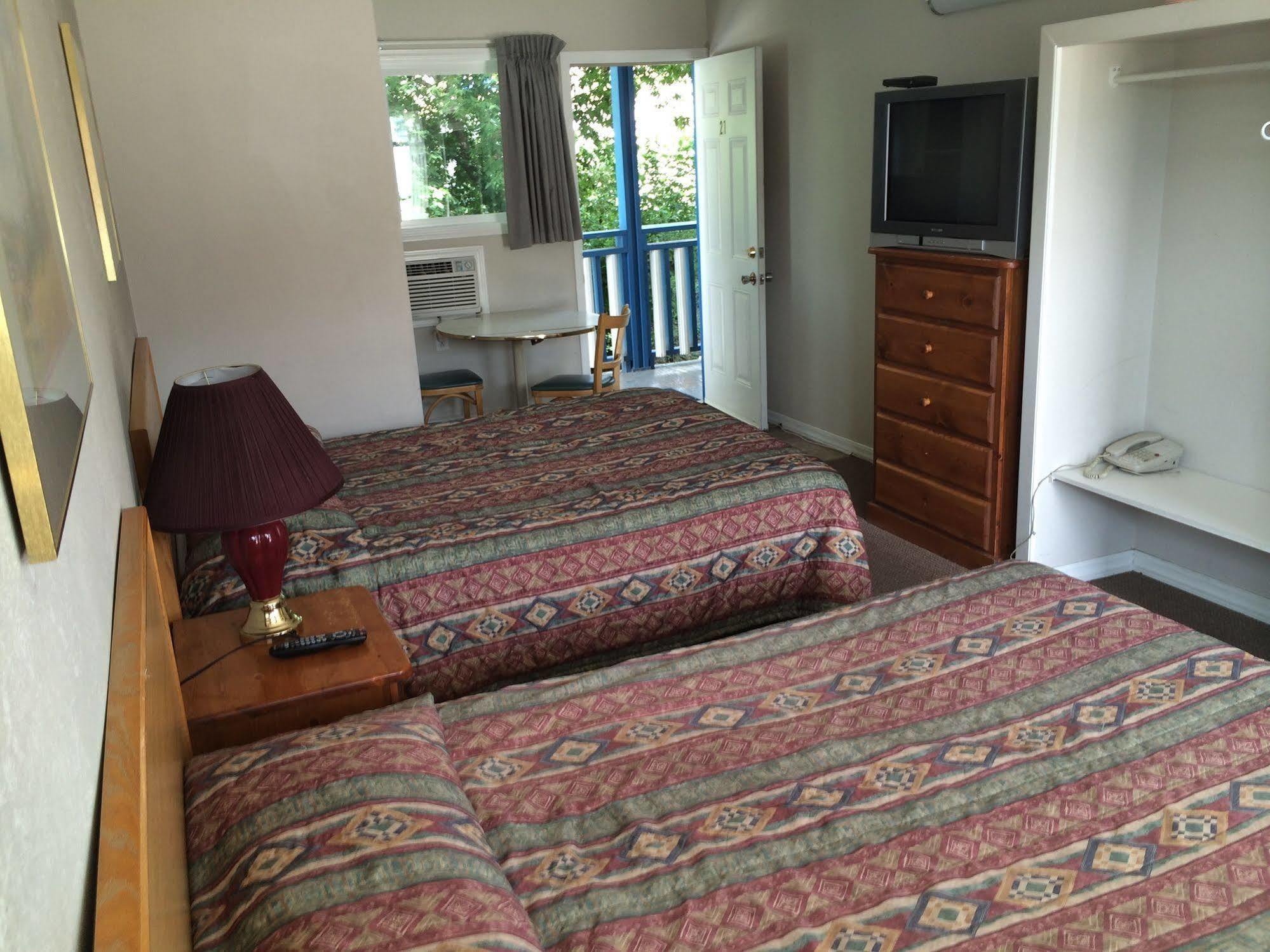 Blue Stream Motel Вернон Екстер'єр фото